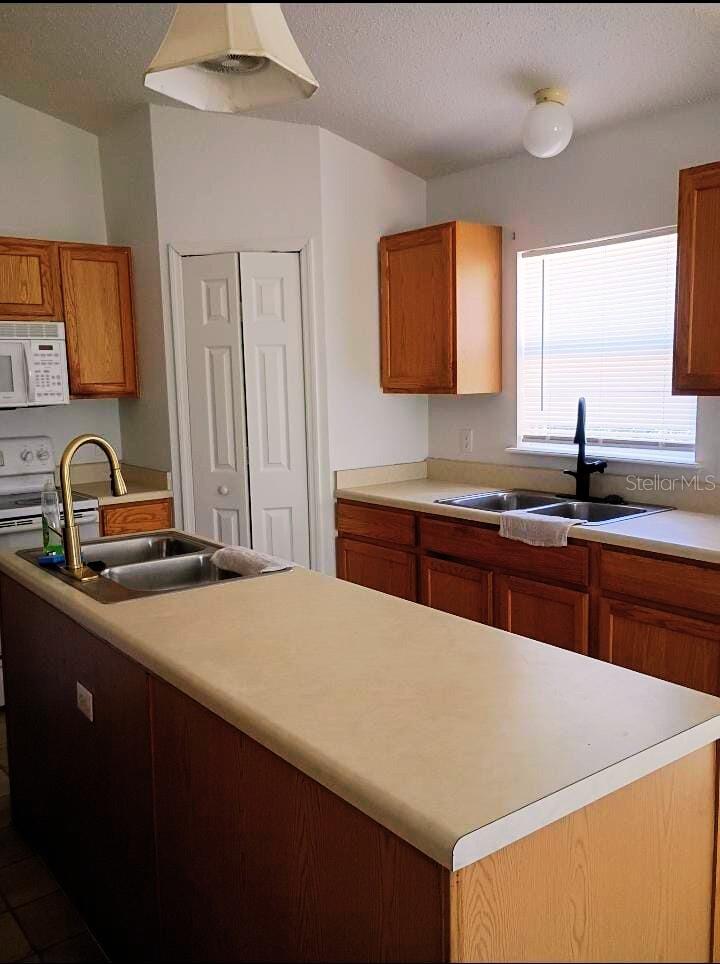 ROYAL HIGHLANDS - Residential