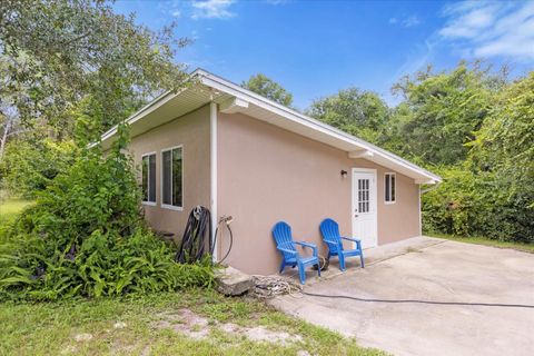 A home in DELAND