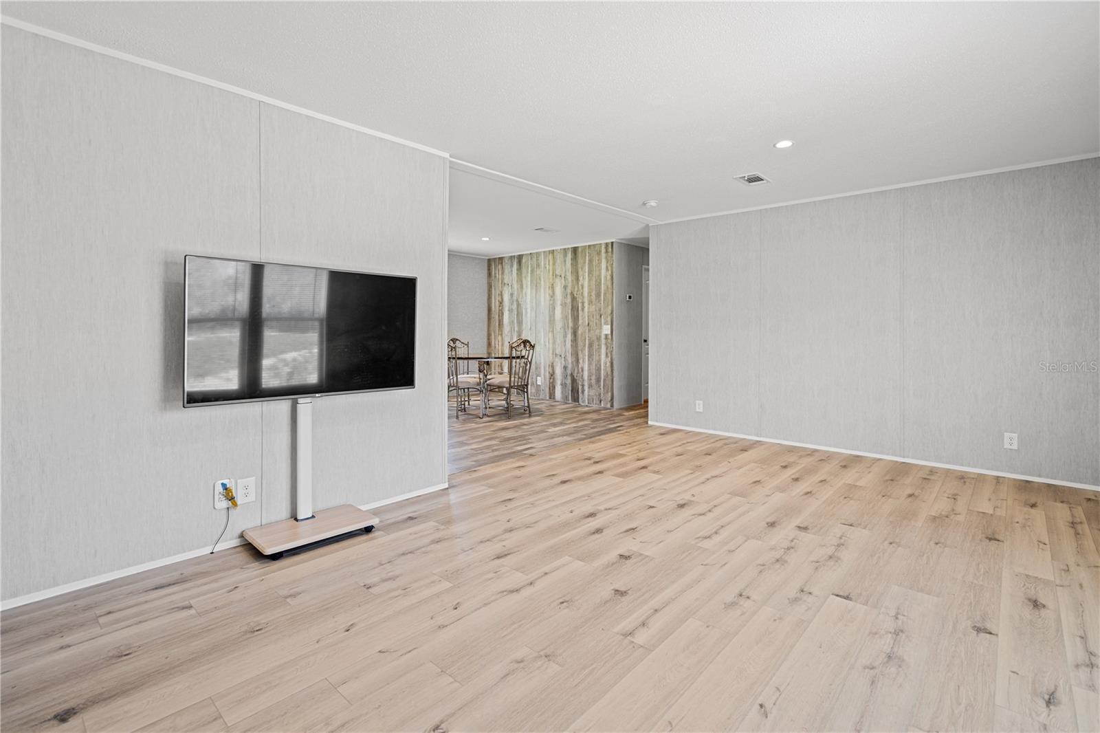 UNIVERSITY ESTATES - Residential