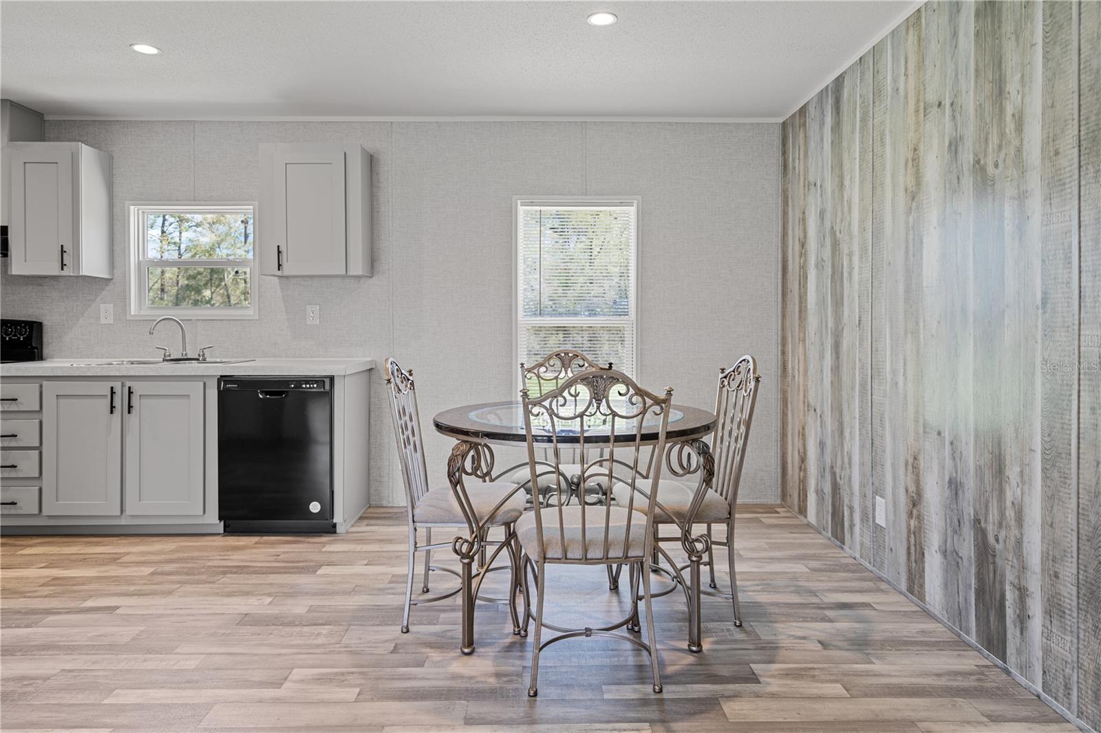 UNIVERSITY ESTATES - Residential