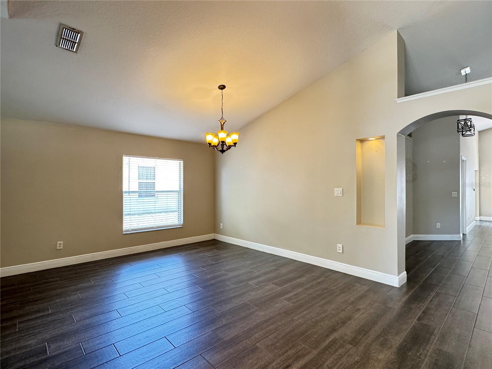 475 LISA KAREN CIRCLE