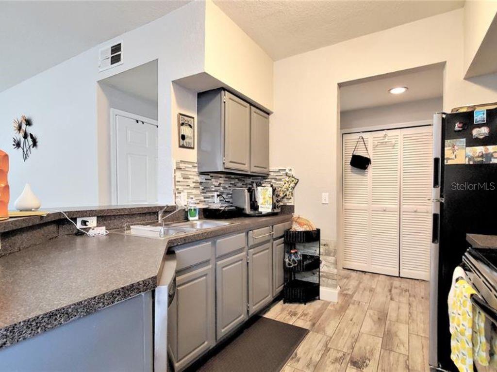 FOUNTAINS/METRO WEST CONDO - Residential