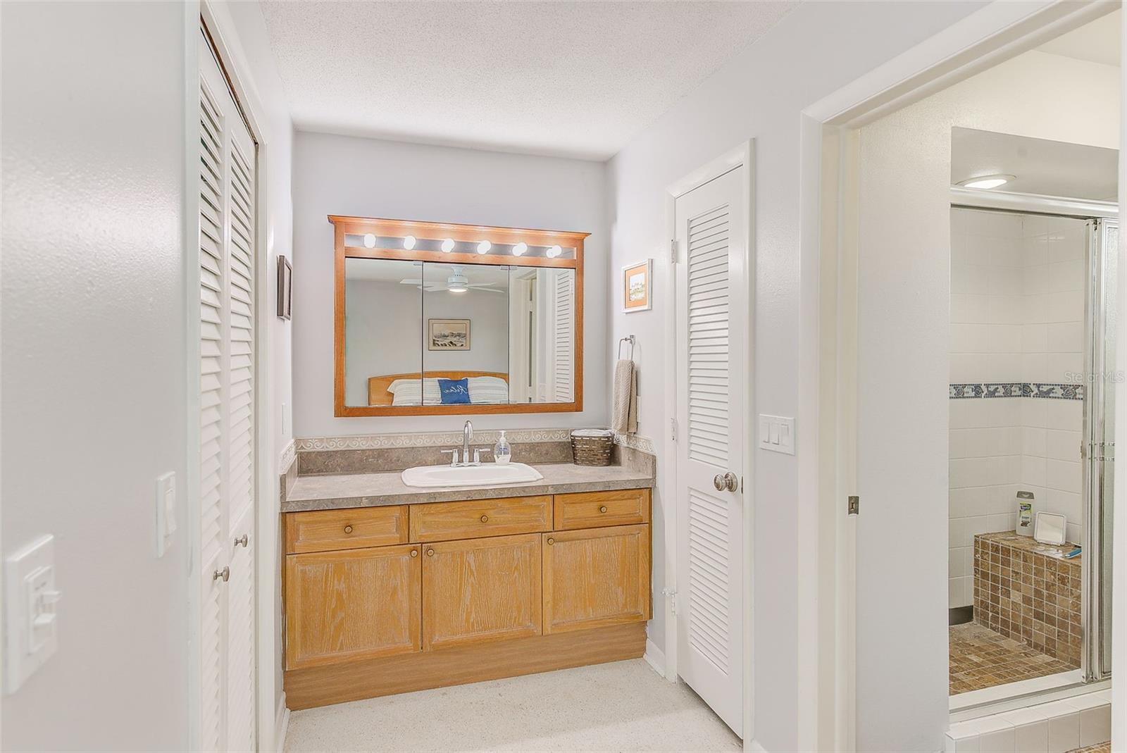 OAKHURST PARK 1ST ADD - Residential Lease