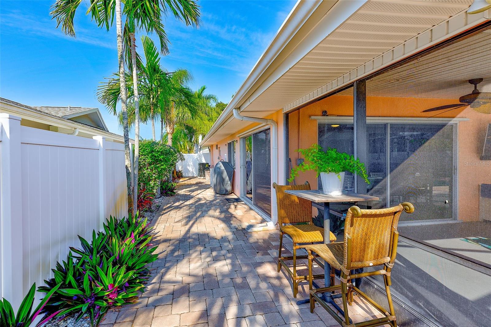 OAKHURST PARK 1ST ADD - Residential Lease