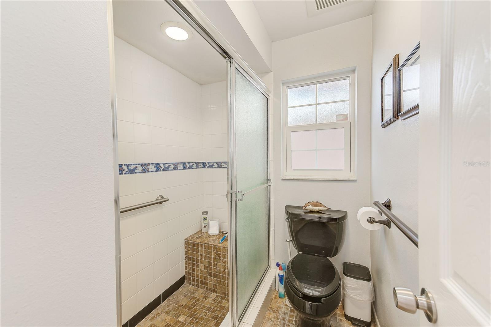 OAKHURST PARK 1ST ADD - Residential Lease