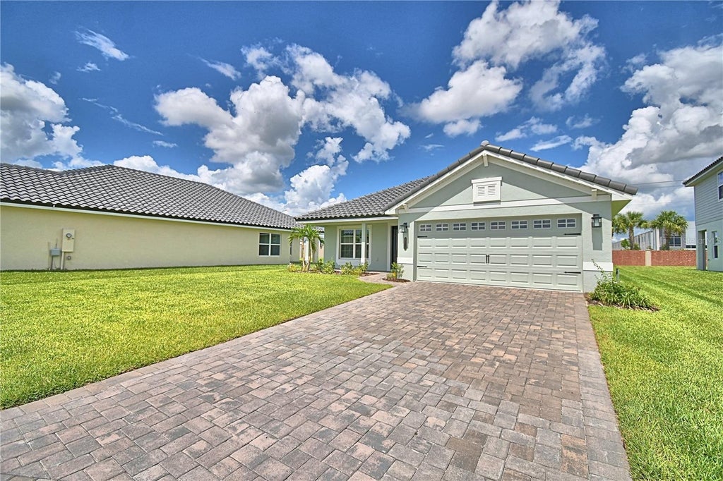 Photo of 5403 Waterside Drive, Auburndale, FL 33823 (MLS # L4965024)