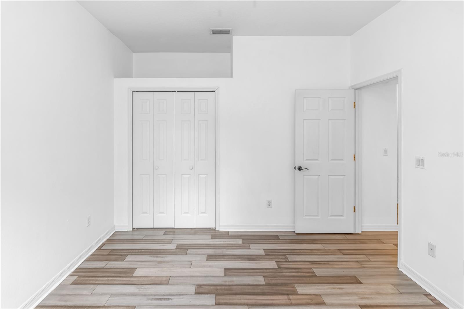 WOODBOUND LAKES SUB - Residential