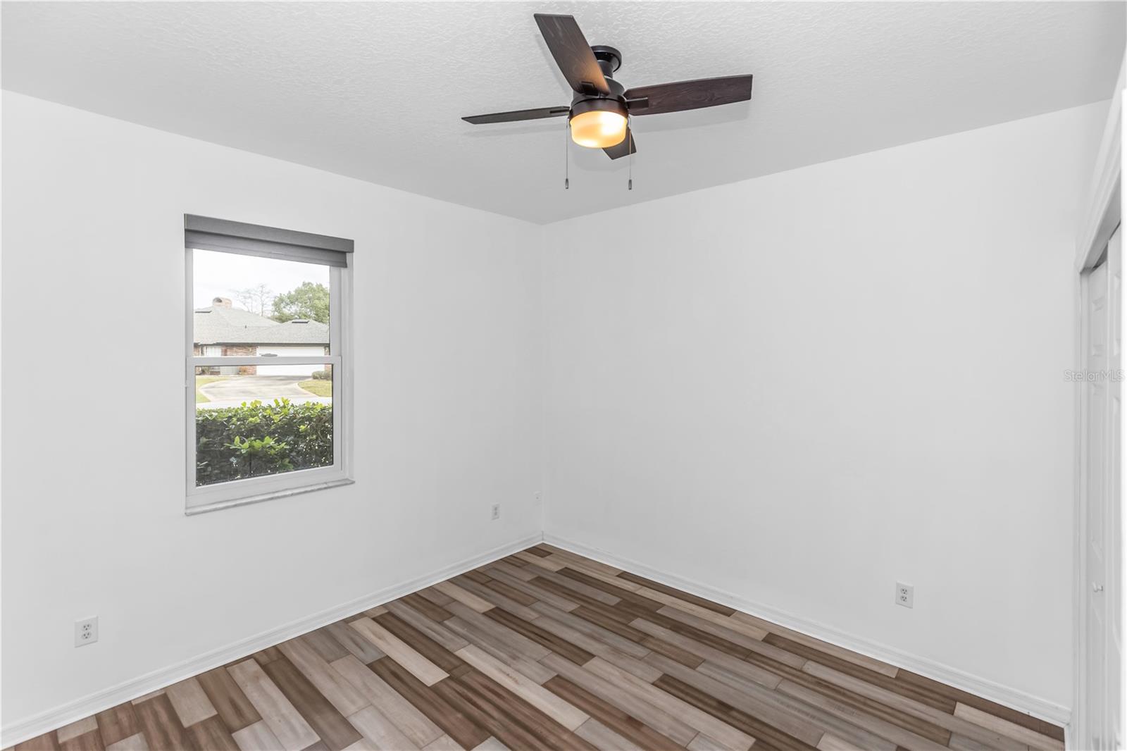 WOODBOUND LAKES SUB - Residential