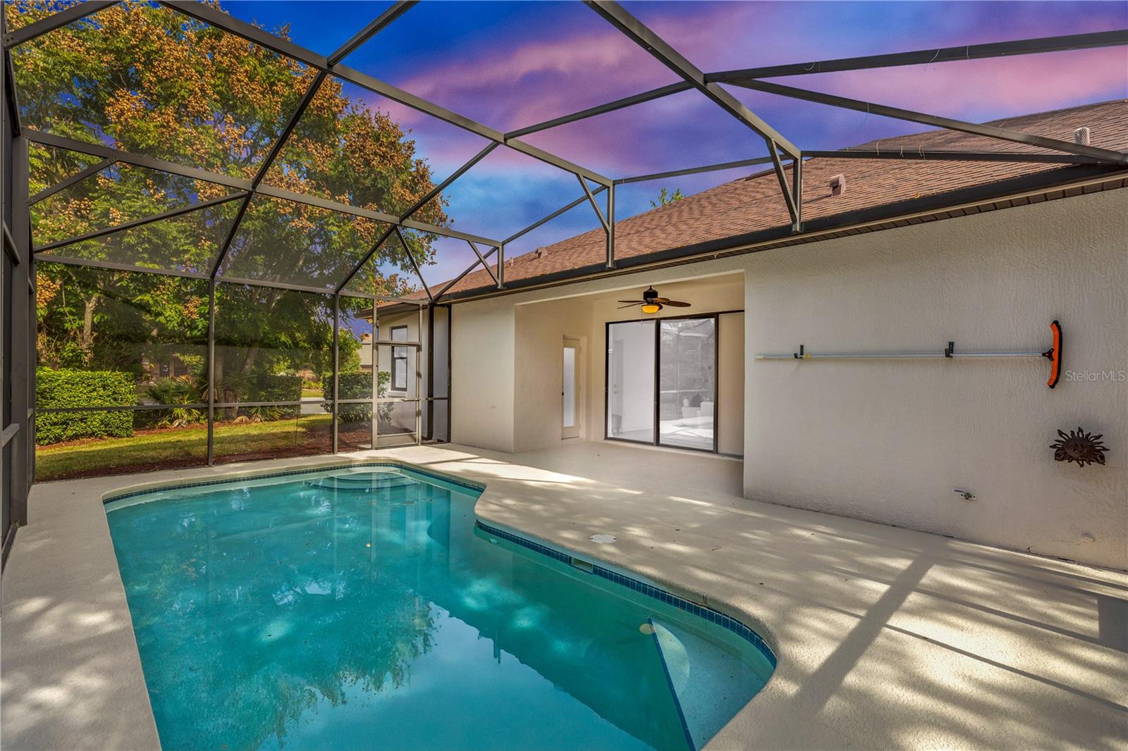 WOODBOUND LAKES SUB - Residential