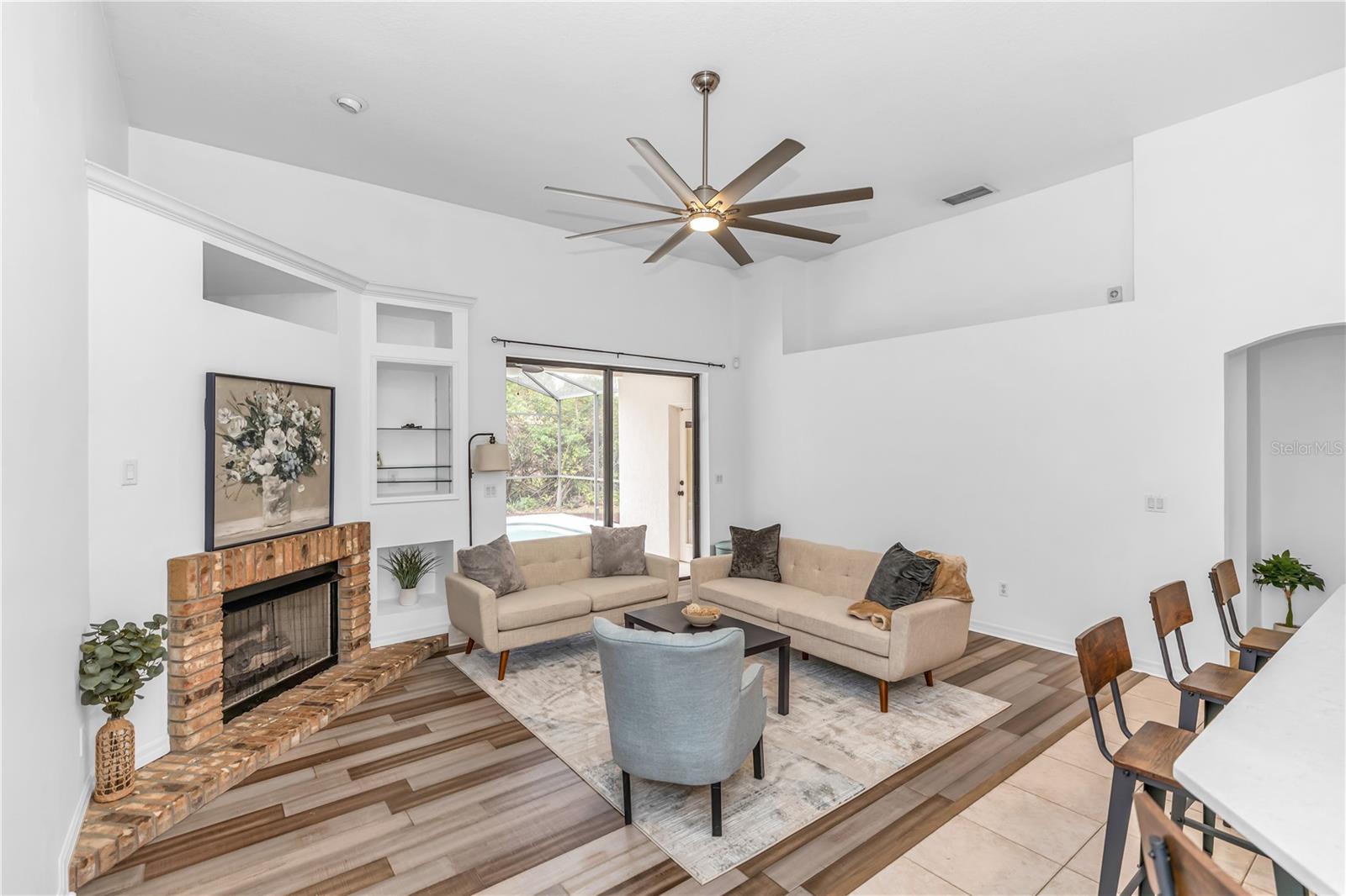 WOODBOUND LAKES SUB - Residential