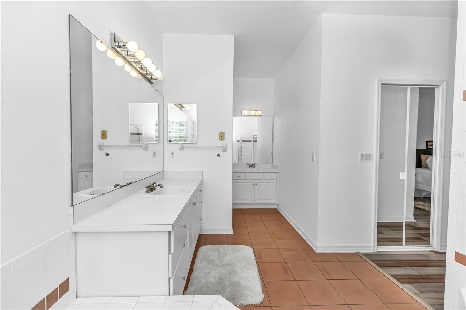 WOODBOUND LAKES SUB - Residential