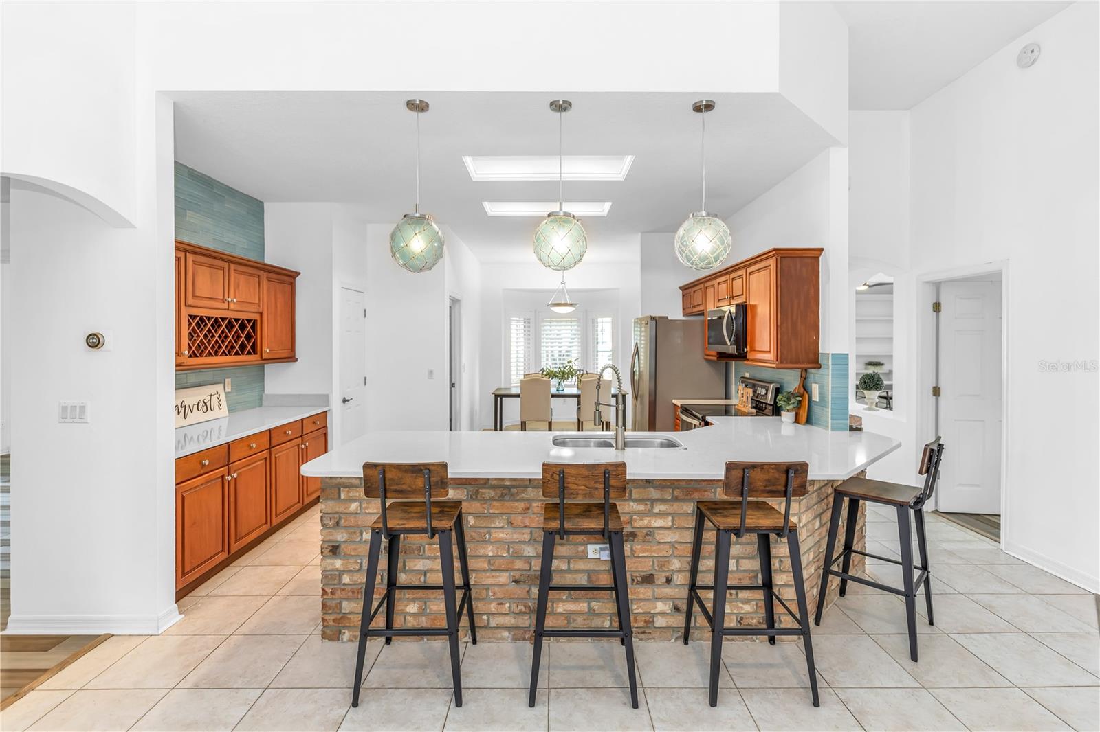 WOODBOUND LAKES SUB - Residential