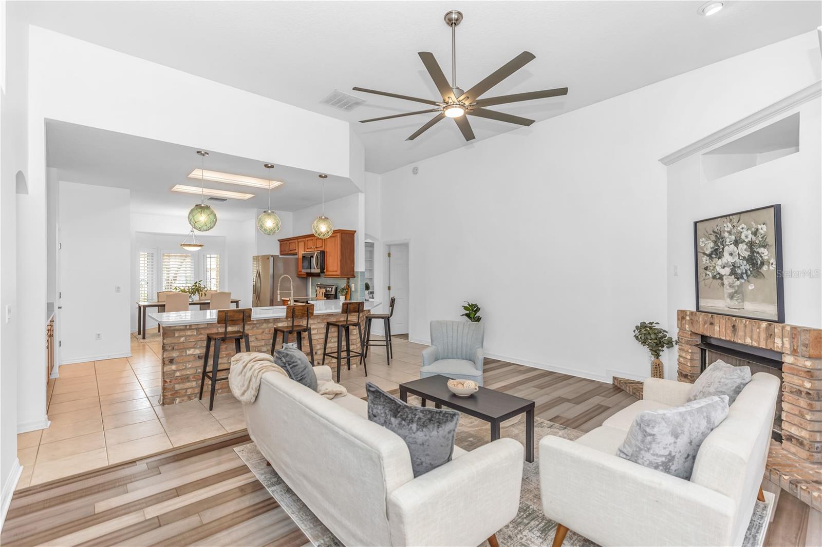 WOODBOUND LAKES SUB - Residential