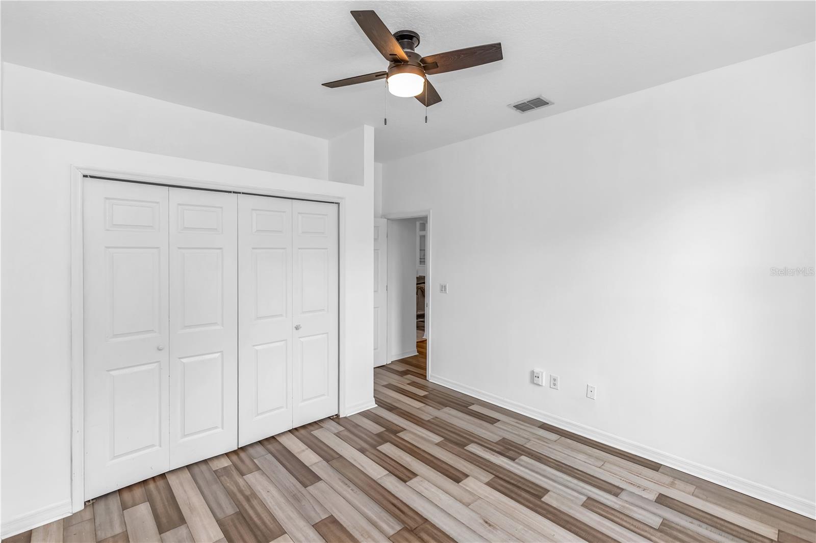 WOODBOUND LAKES SUB - Residential