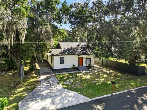 A home in LAKELAND