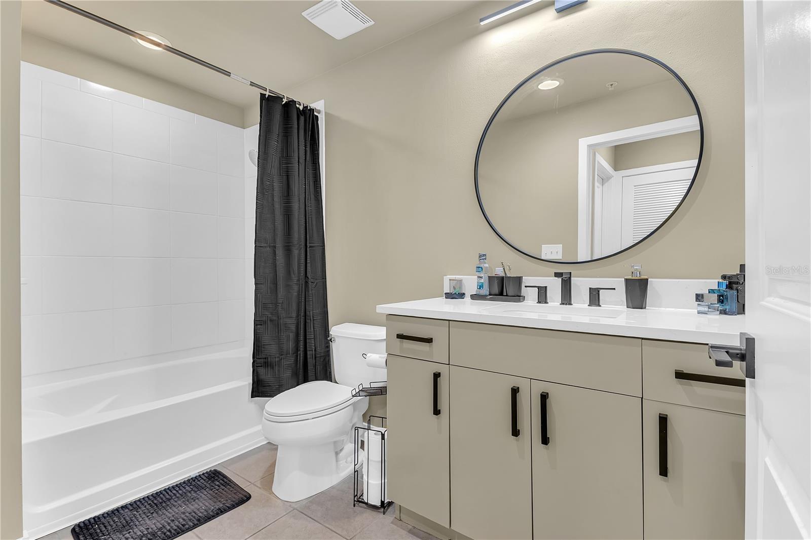 SOLAIRE/PLAZA CONDO - Residential