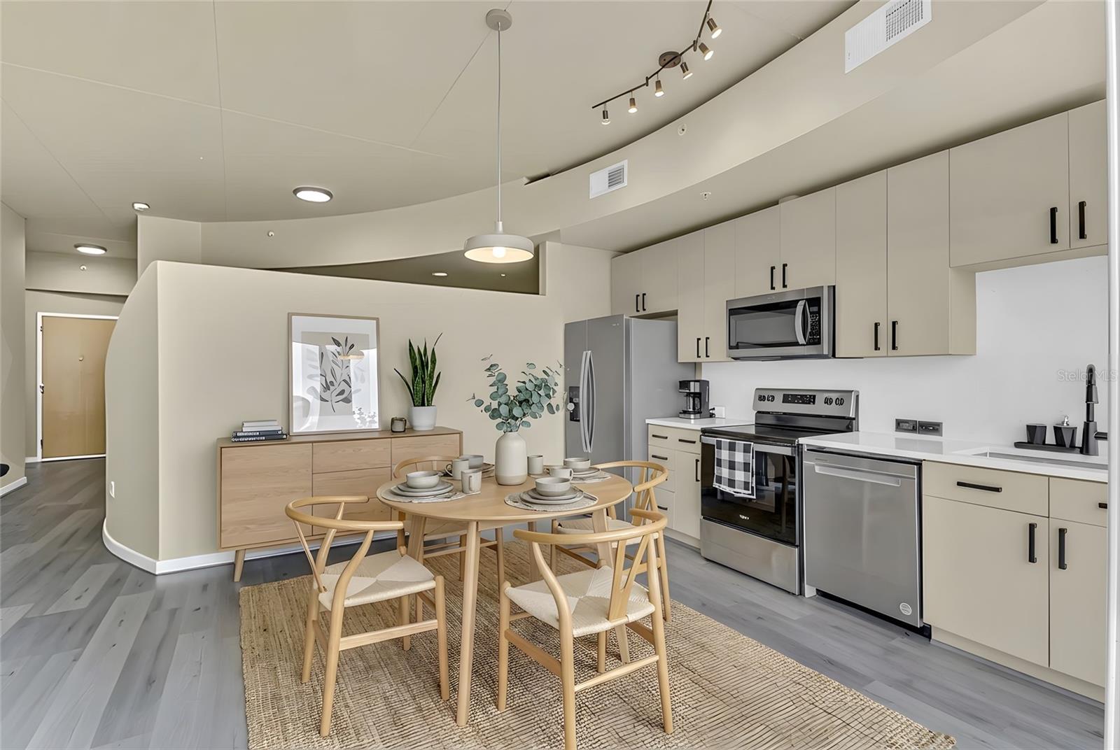 SOLAIRE/PLAZA CONDO - Residential