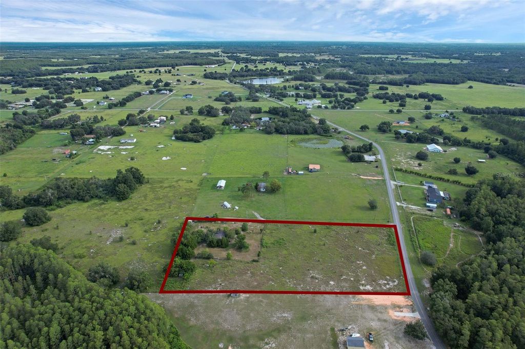 Photo of 2920 Periwinkle Drive, Groveland, FL 34736 (MLS # G5103174)