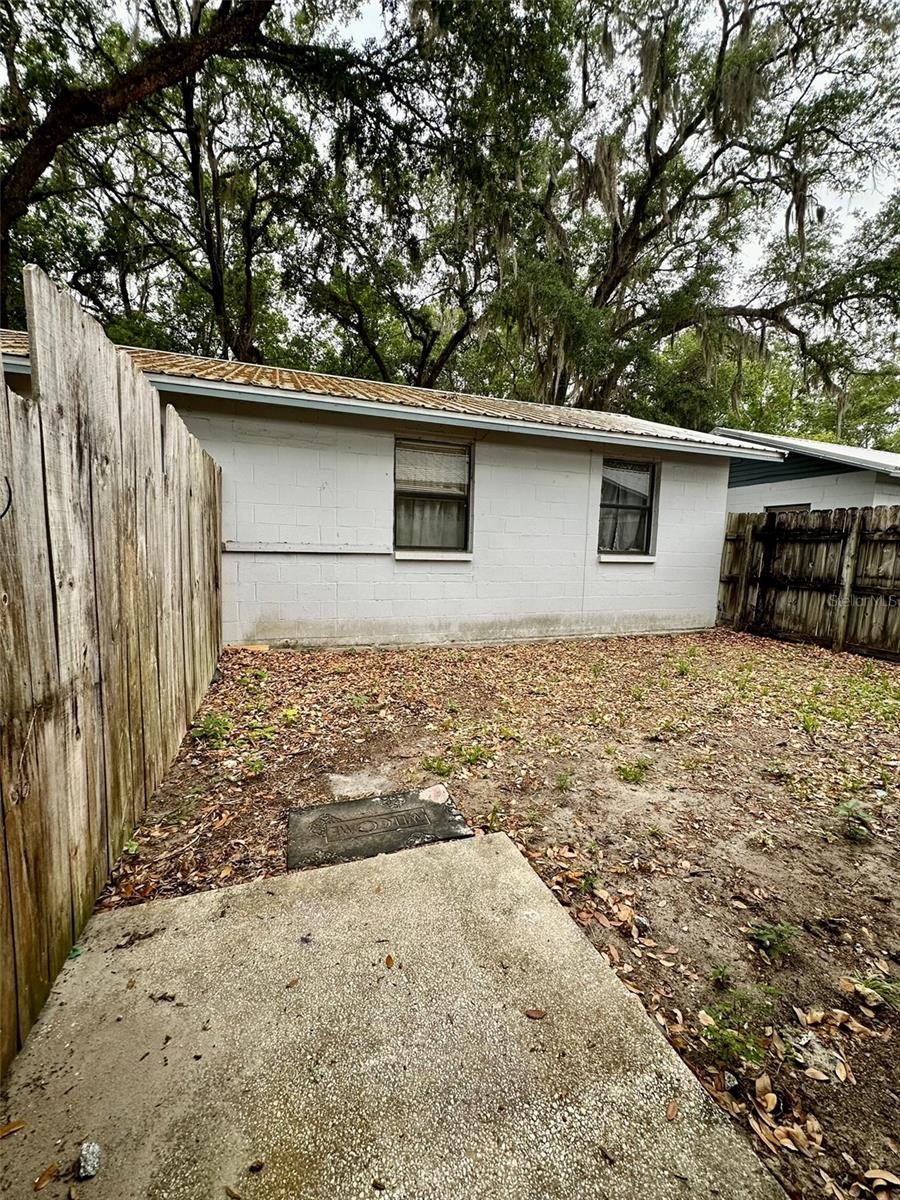 HARRIS ESTATE HARRIS LANDS REPL E 1/2 - Residential Lease