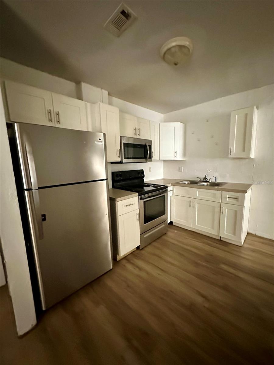 HARRIS ESTATE HARRIS LANDS REPL E 1/2 - Residential Lease