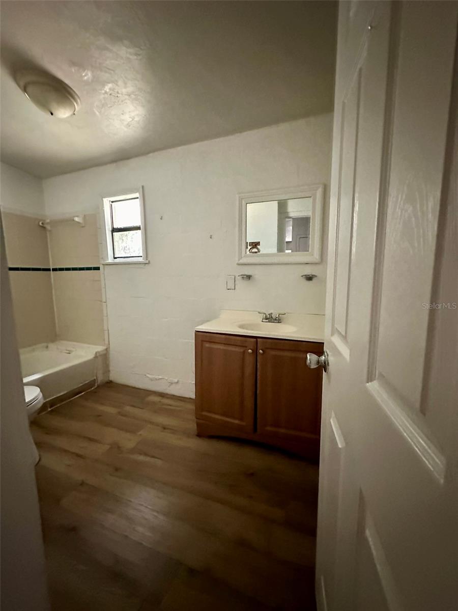 HARRIS ESTATE HARRIS LANDS REPL E 1/2 - Residential Lease