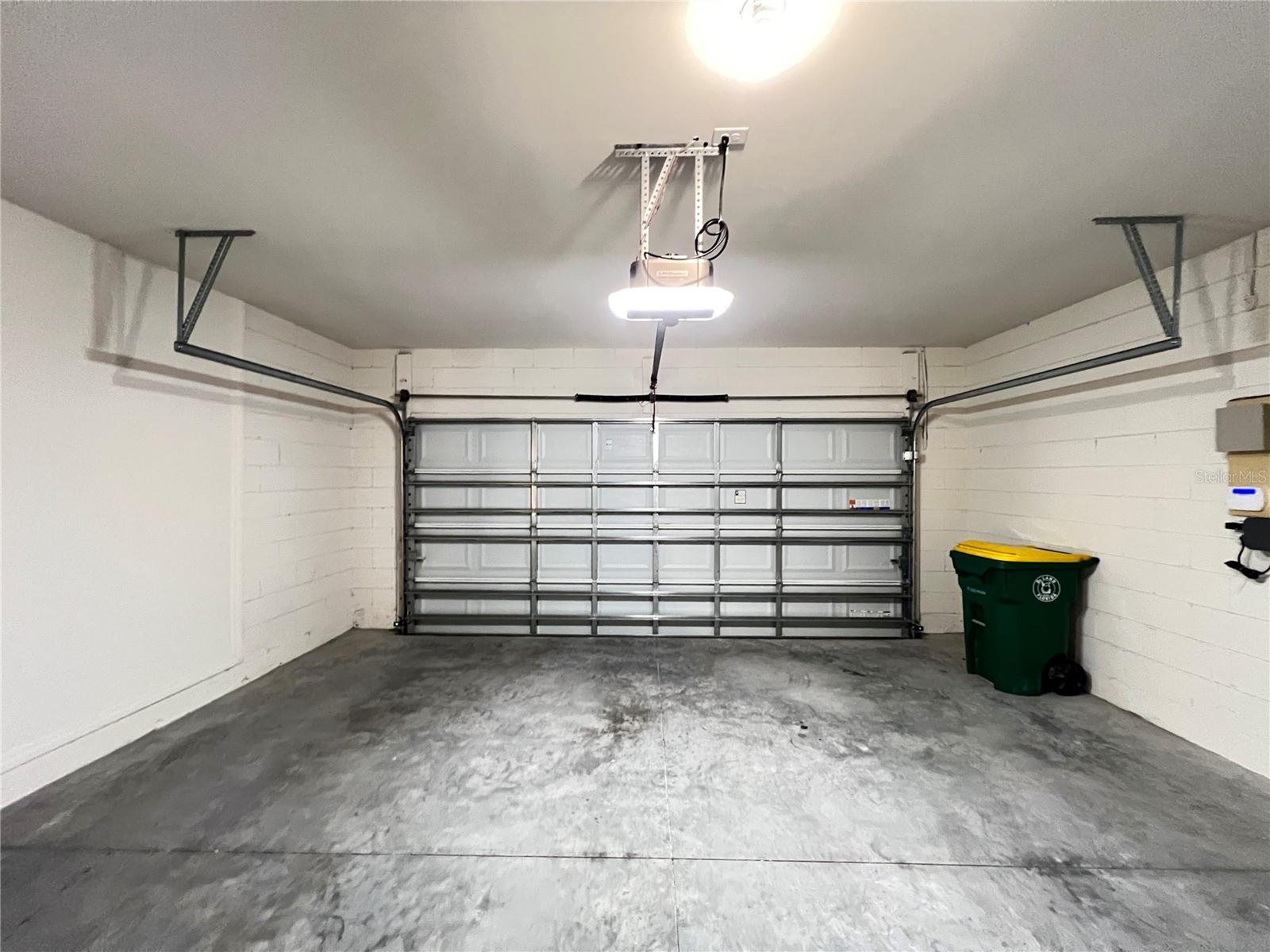 VICTORIA OAKS PH C - Residential Lease