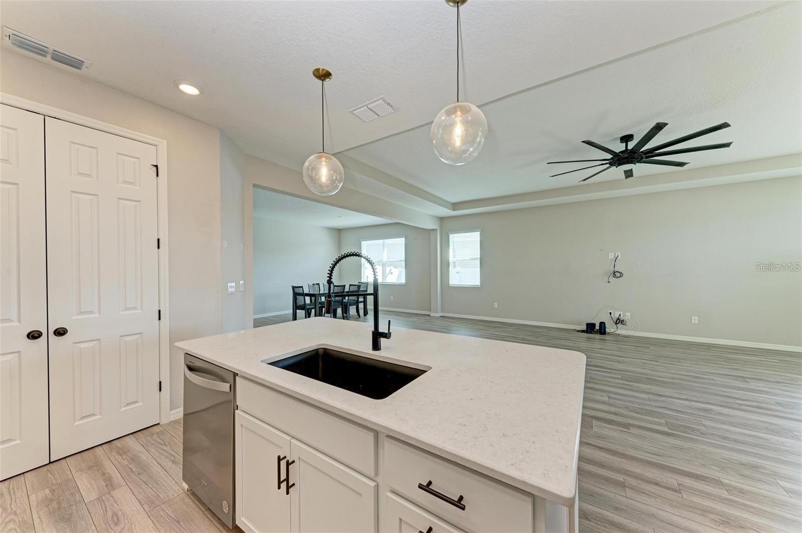 GRADY POINTE - Residential