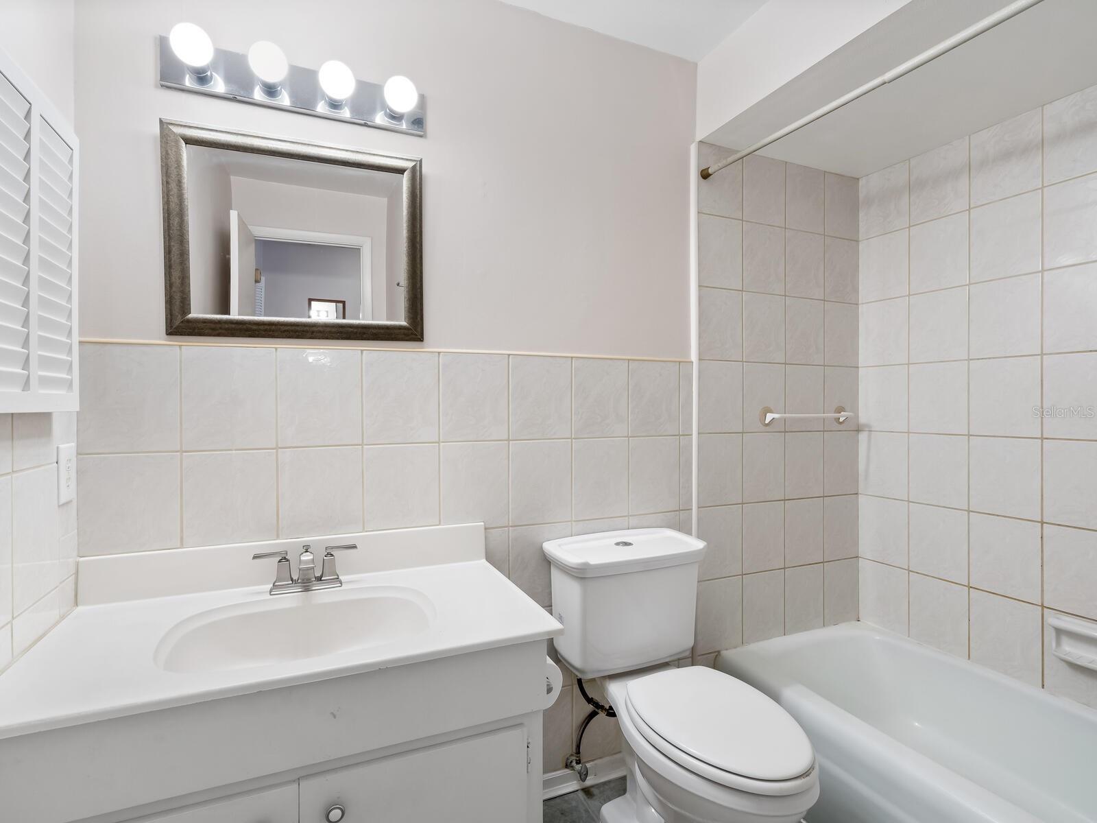 SUMMER LAKES - Residential