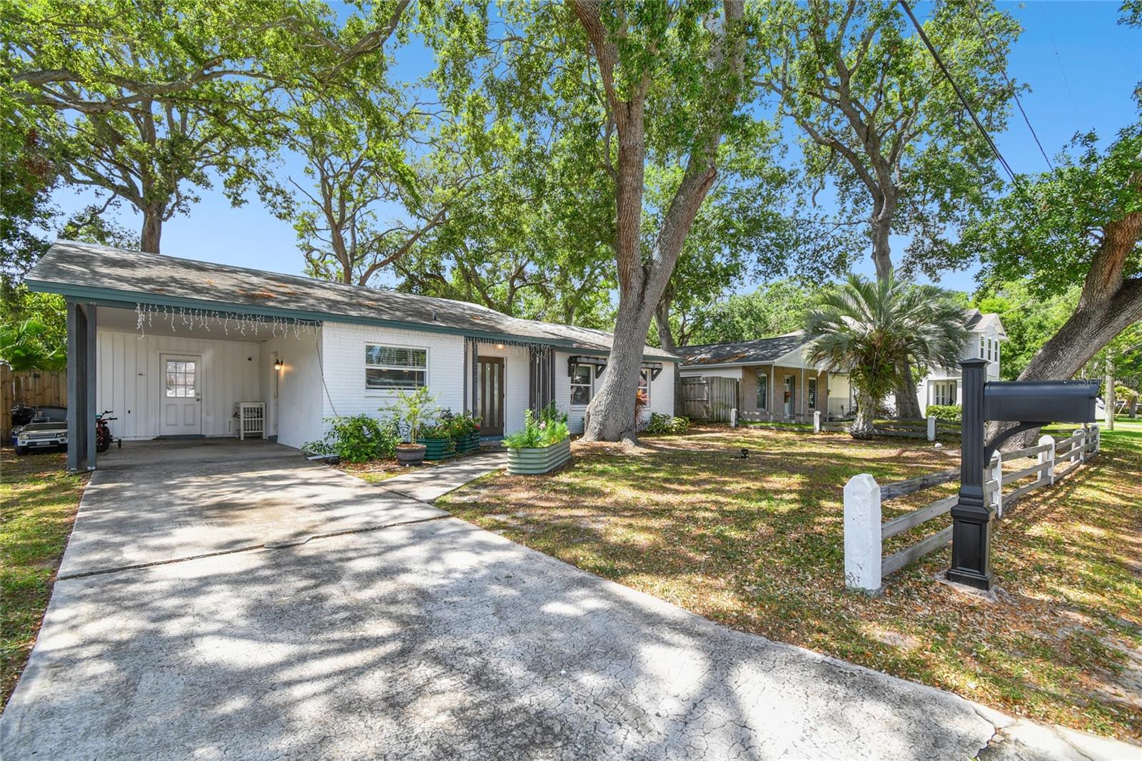 Bayshore Beautiful 3 bedroom, 2 bath corner lot home with large storage shed and fenced in backyard is a gem. Bayshore Beautiful is one of the South Tampa’s most sought-after neighborhoods in X Flood Zone and strategically positioned. The property is located within a 5-mile radius of major destinations such as Downtown Tampa, MacDill AFB, and Hyde Park Village. The house is just minutes away from top-rated shopping, dining, entertainment, and major roadways like the Selmon Expressway. Opportunities like this in South Tampa don’t come around often, so schedule your showing today!