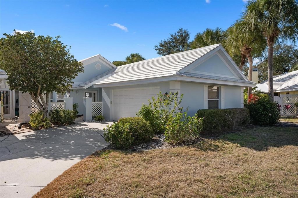 Photo of 733 Brightside Crescent Drive #31, Venice, FL 34293 (MLS # N6142809)