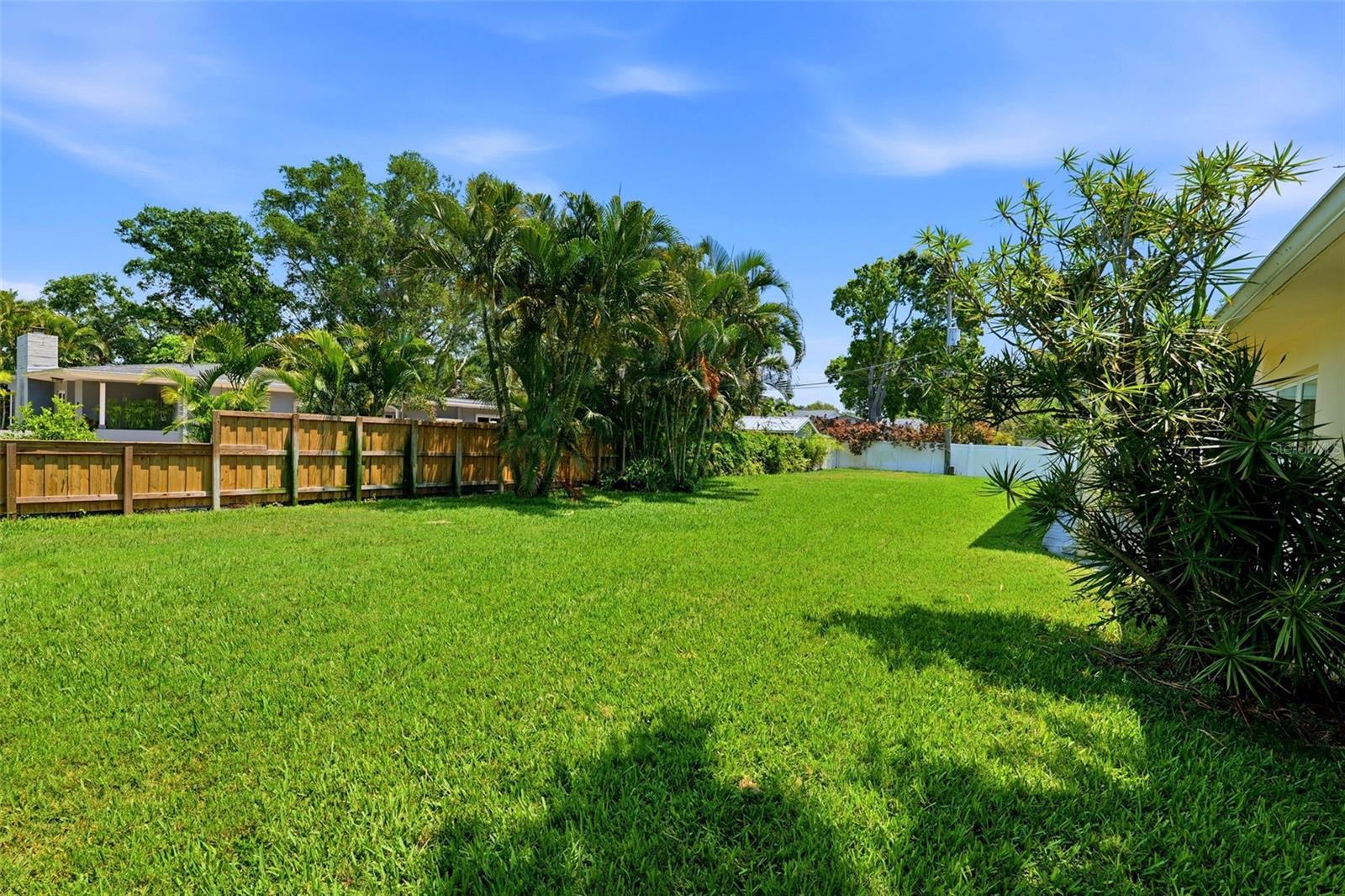 BAHAMA BEACH REP - Residential