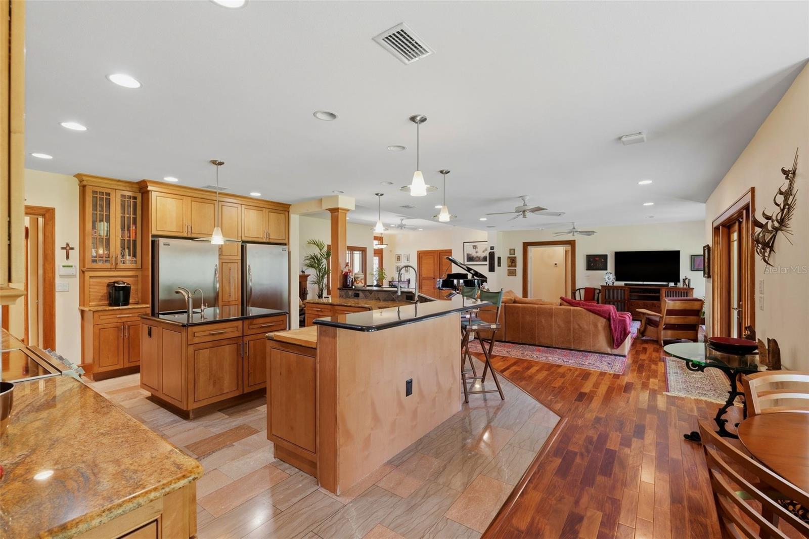 BAHAMA BEACH REP - Residential
