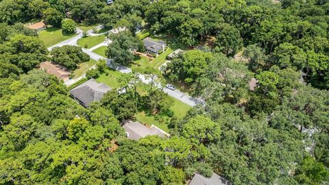 A home in DELAND