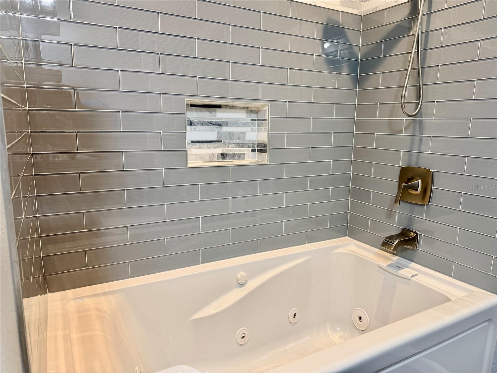 CRESTRIDGE 8TH ADD - Residential