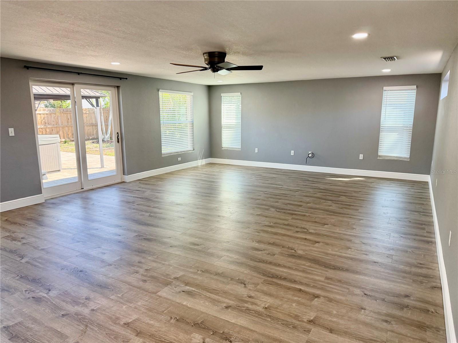 CRESTRIDGE 8TH ADD - Residential