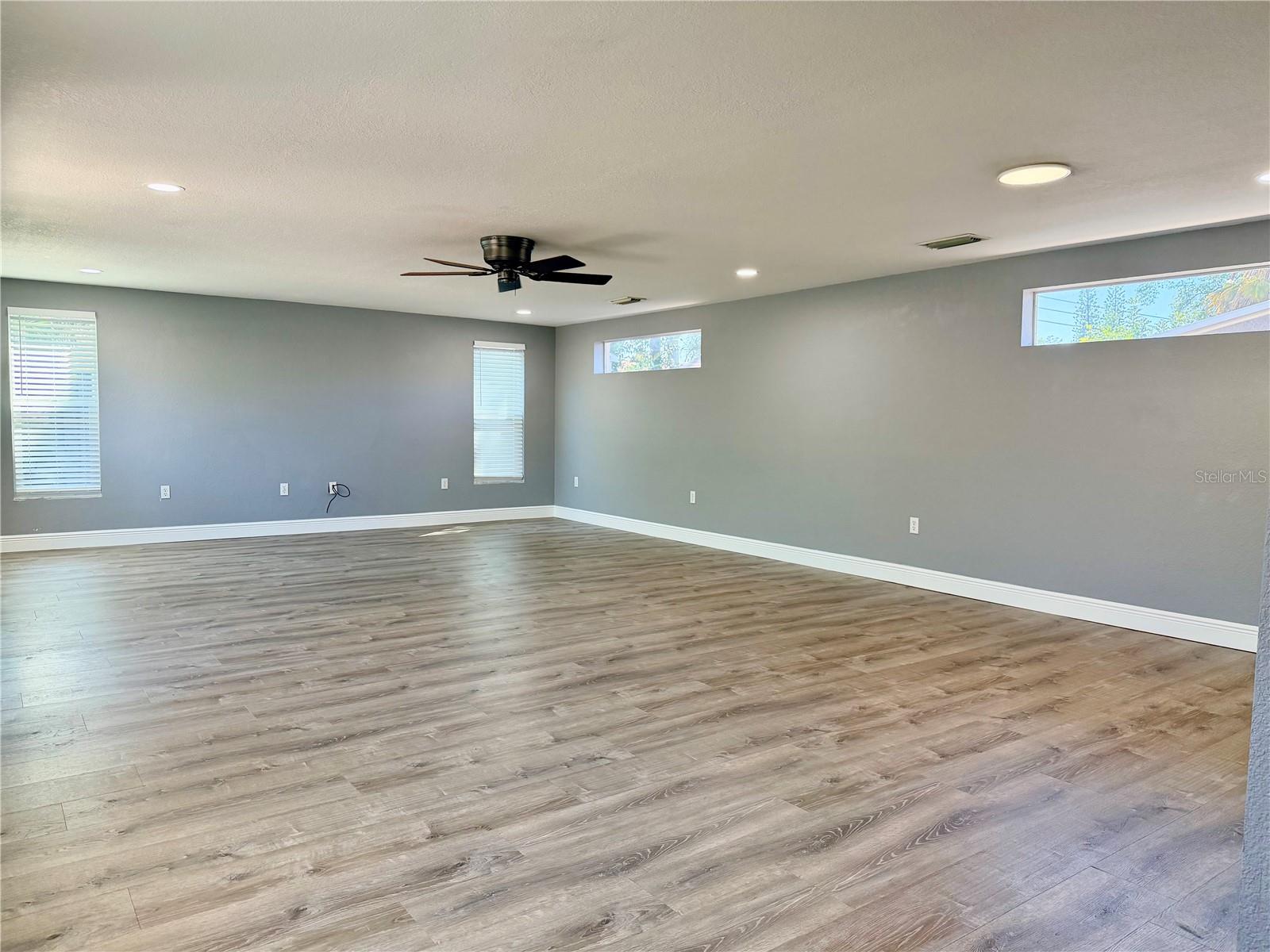 CRESTRIDGE 8TH ADD - Residential