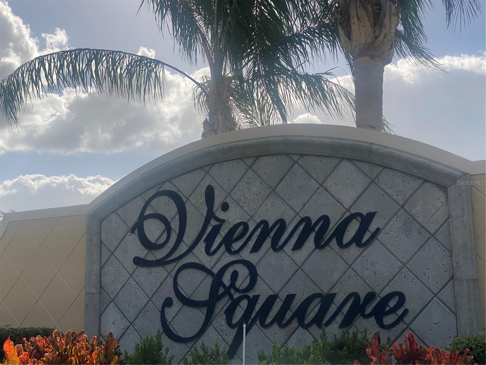 1657 VIENNA SQUARE DRIVE