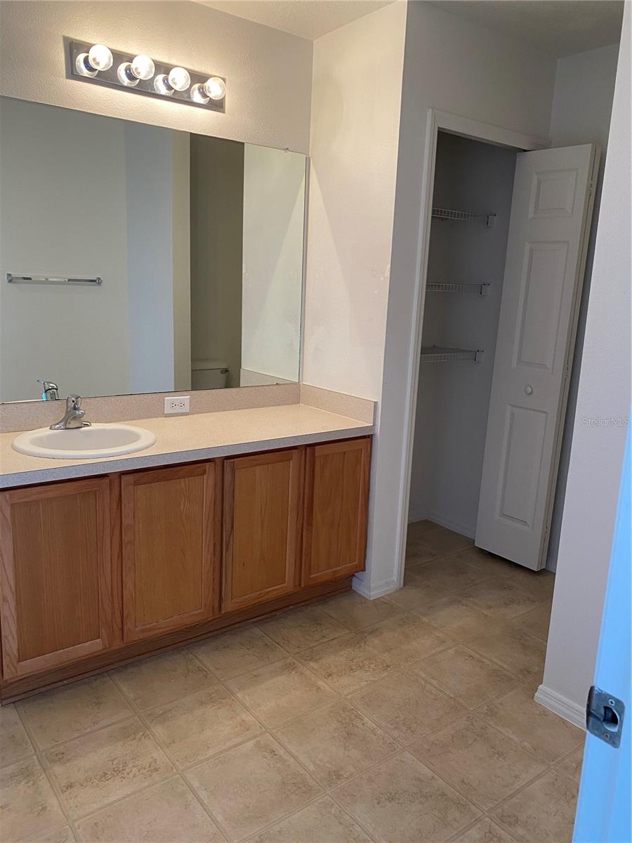 EDGEWATER AT LAKE BRANDON - Residential Lease