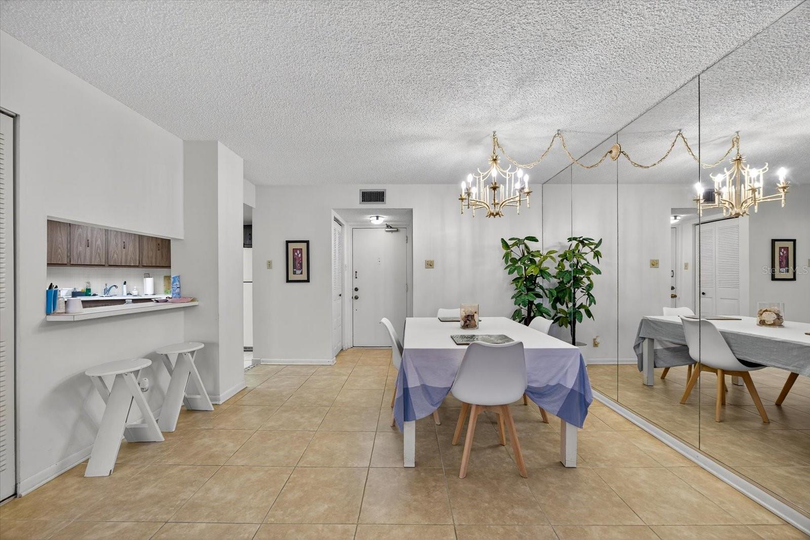 6051 SUN BOULEVARD 403