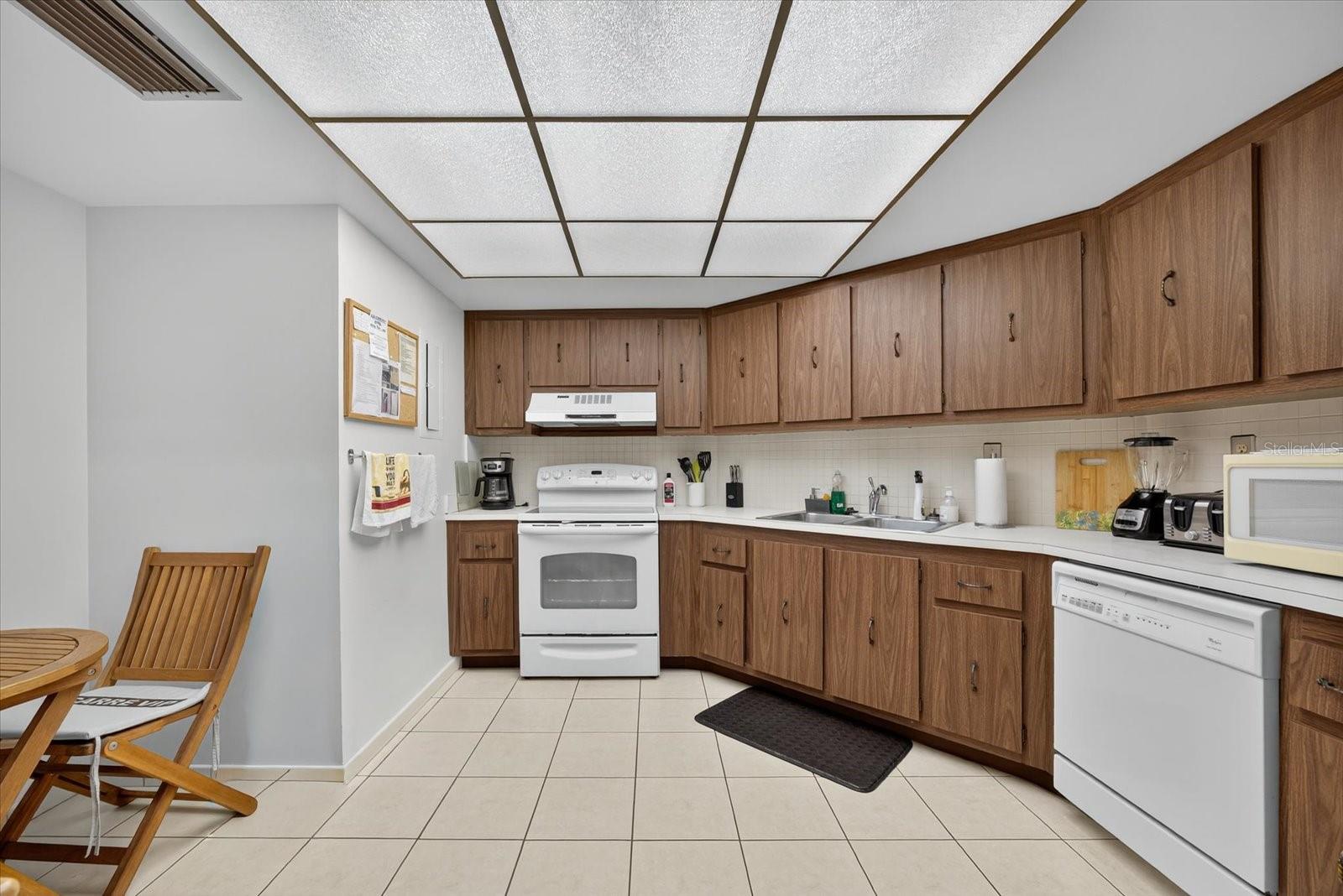 6051 SUN BOULEVARD 403