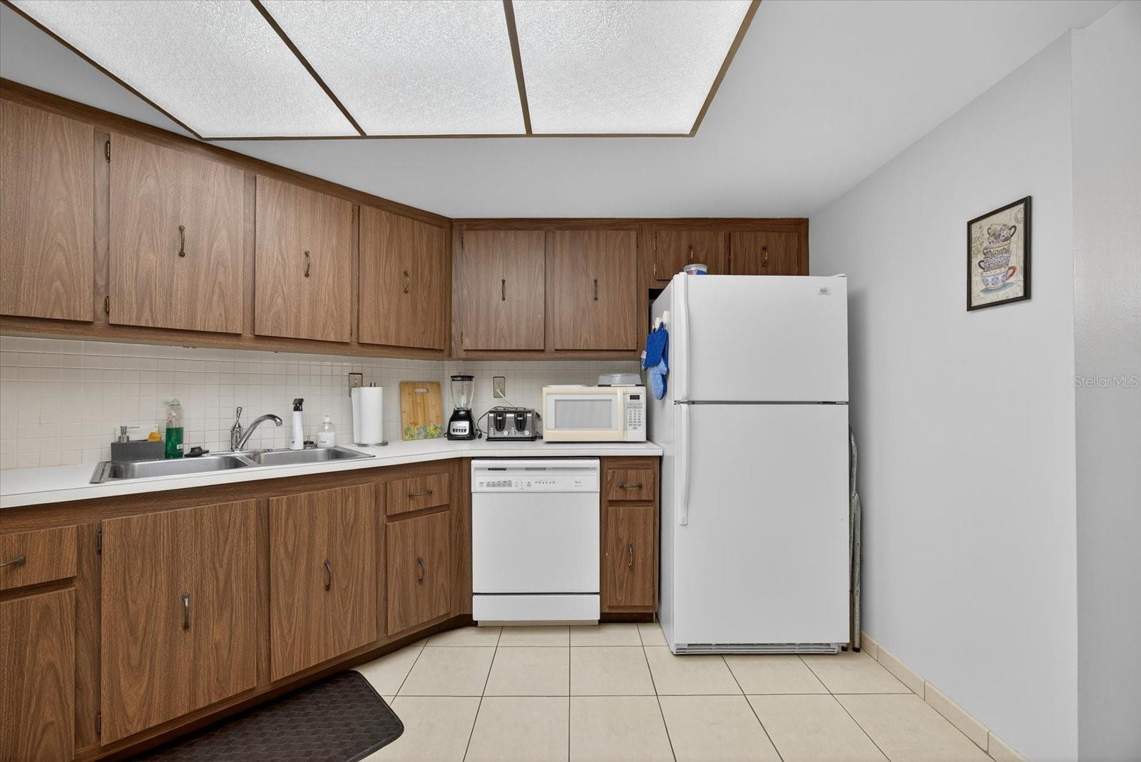 6051 SUN BOULEVARD 403