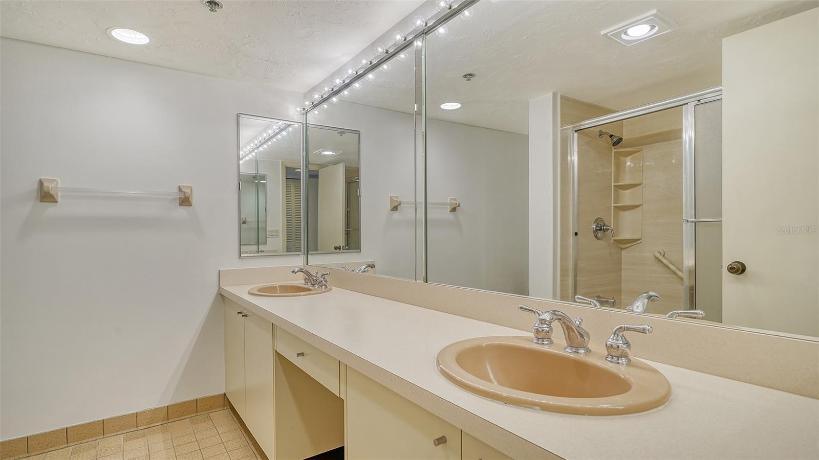 CONDO ON THE BAY TOWER I - Residential Lease