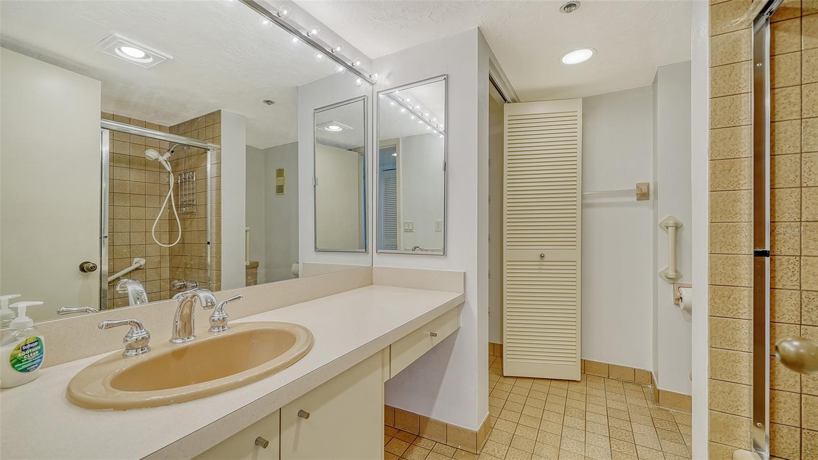 CONDO ON THE BAY TOWER I - Residential Lease