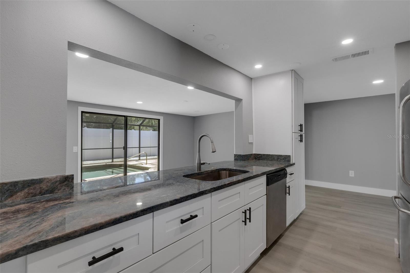 SOUTH GATE RIDGE 05 - Residential Lease