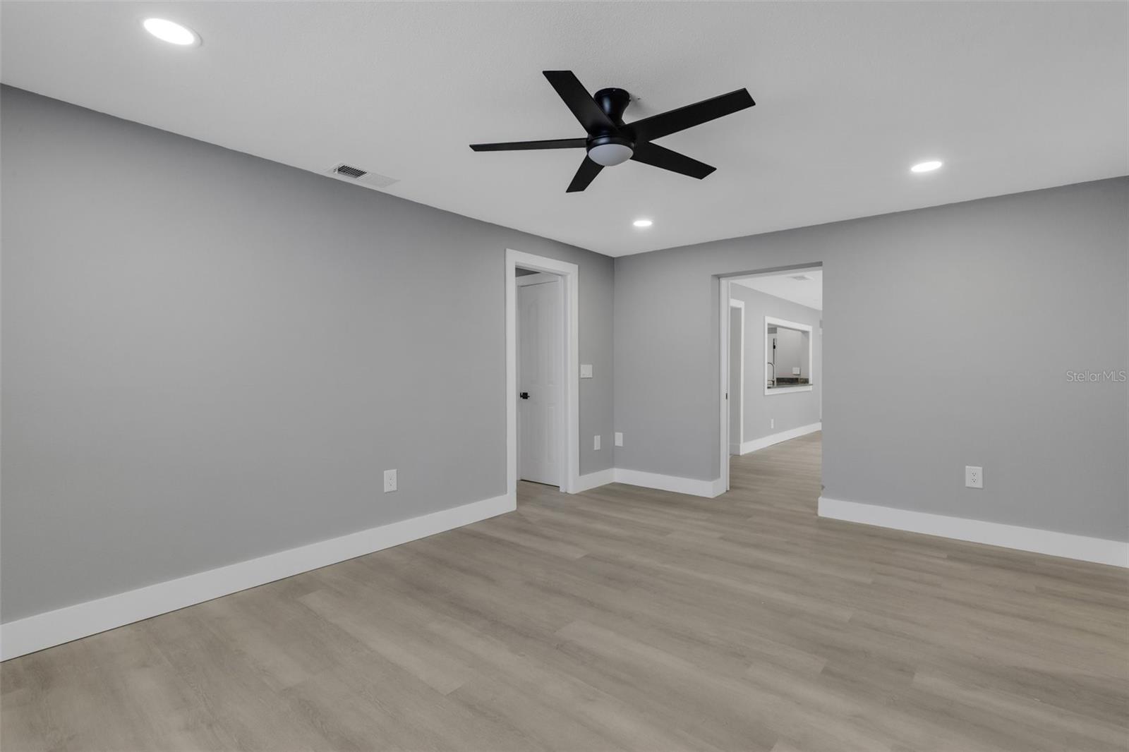 SOUTH GATE RIDGE 05 - Residential Lease