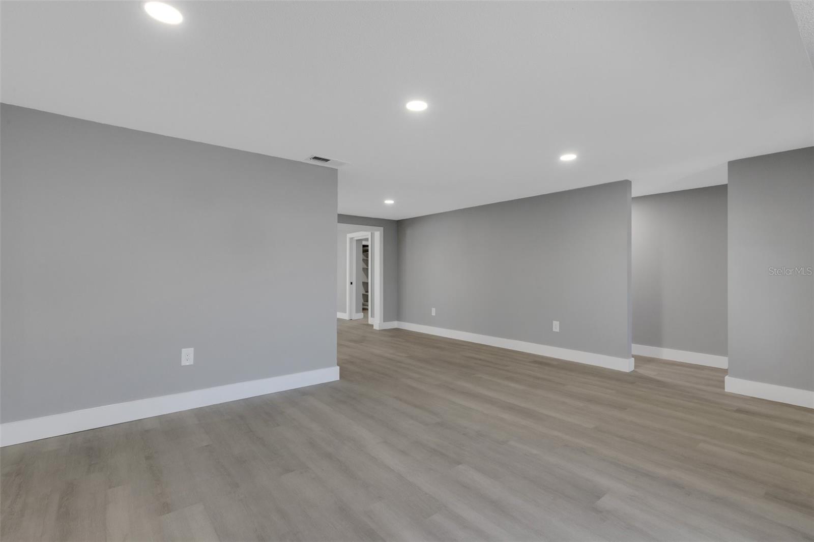 SOUTH GATE RIDGE 05 - Residential Lease
