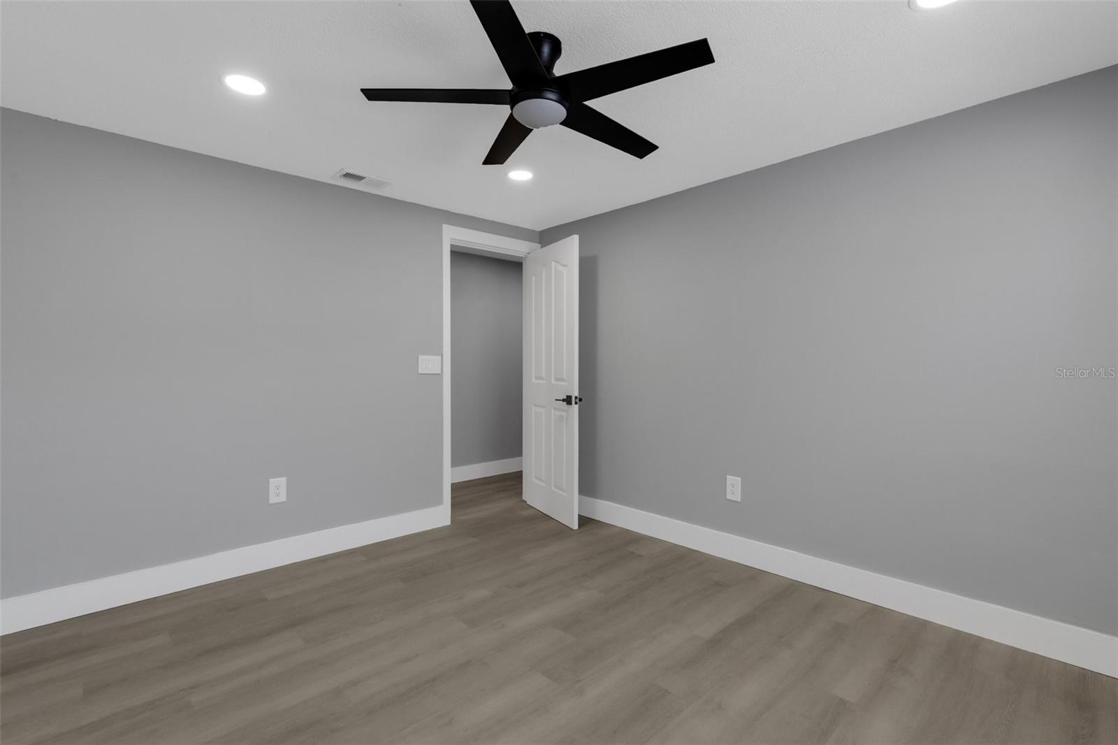 SOUTH GATE RIDGE 05 - Residential Lease