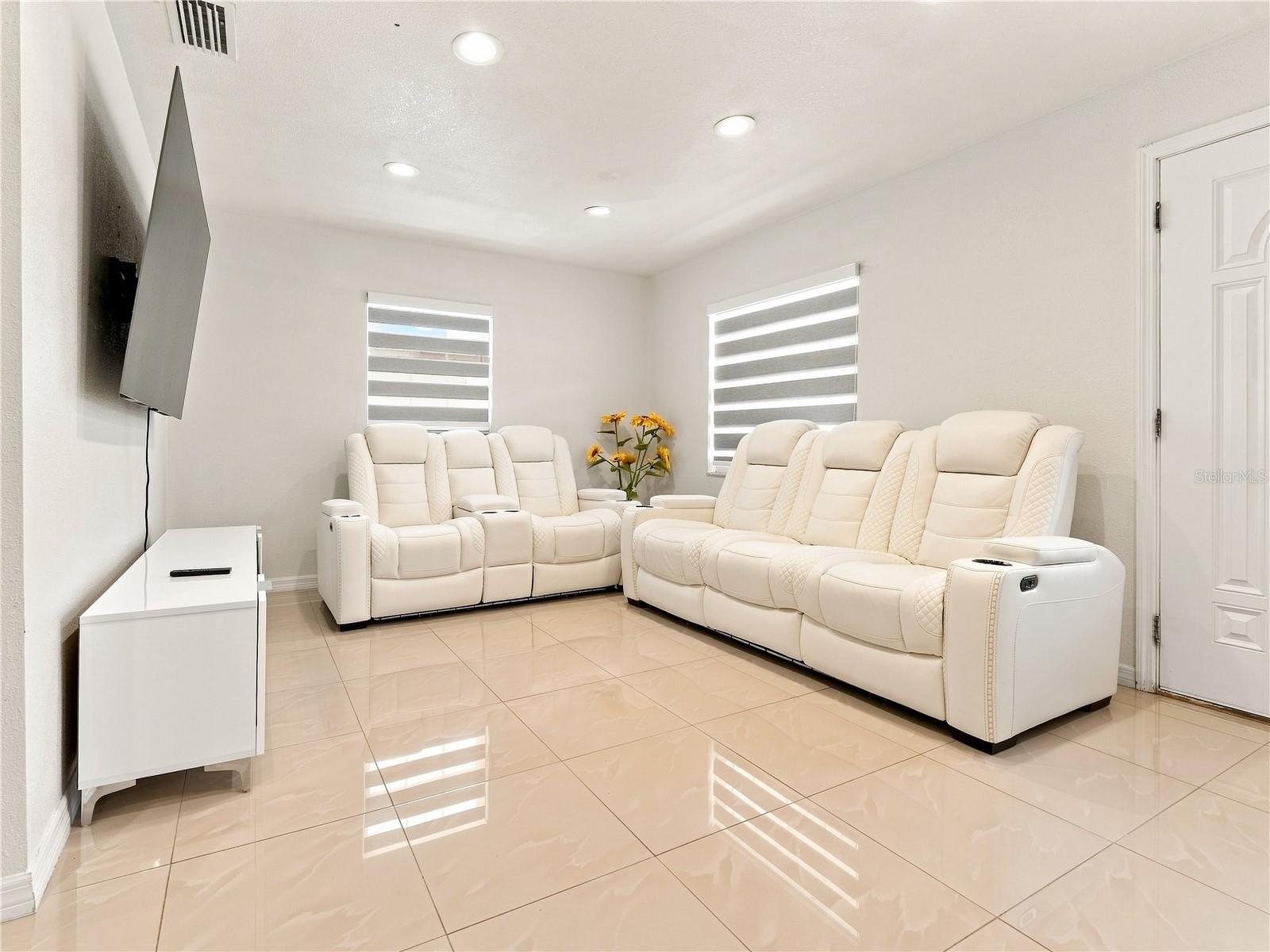 6529 LA MESA CIRCLE