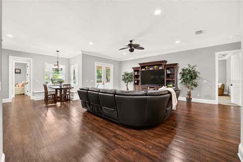 Tiny photo for 11050 SE 37th Avenue Road, Belleview, FL 34420 (MLS # OM729598)