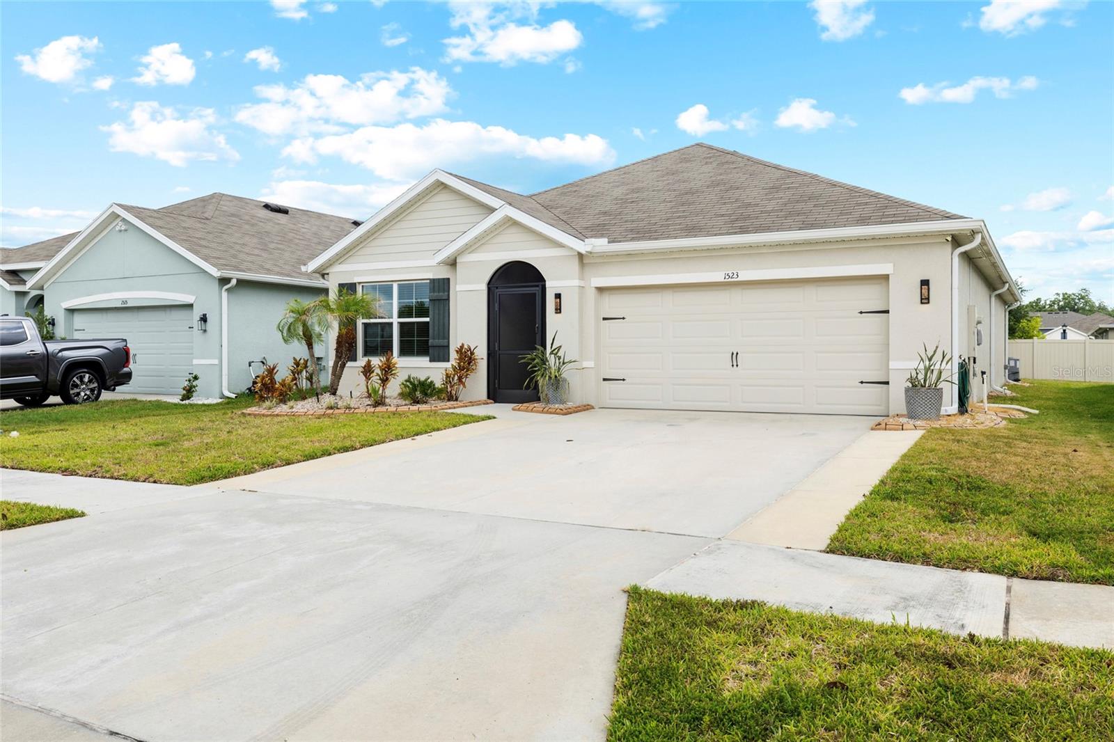 1523 GLEN GROVE LOOP